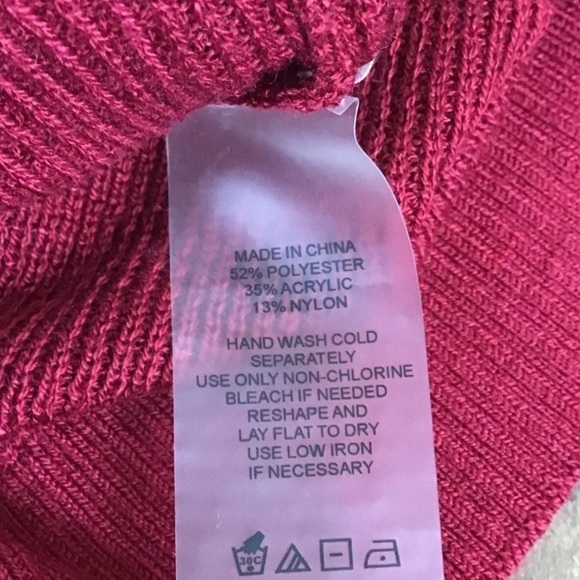 NWT Vince Camuto Long Sleeve Button Sweater XS Red Black Shoulder Cozy Knit - Picture 9 of 9